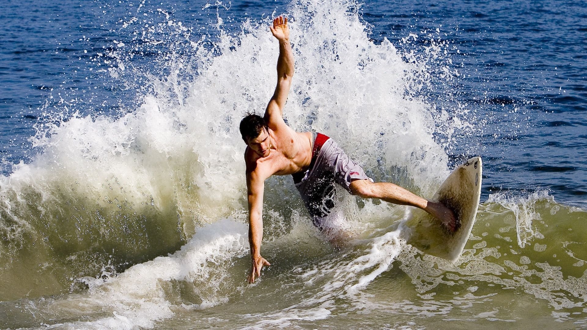 中国速度滑冰队再创佳绩 新星闪耀国际赛场