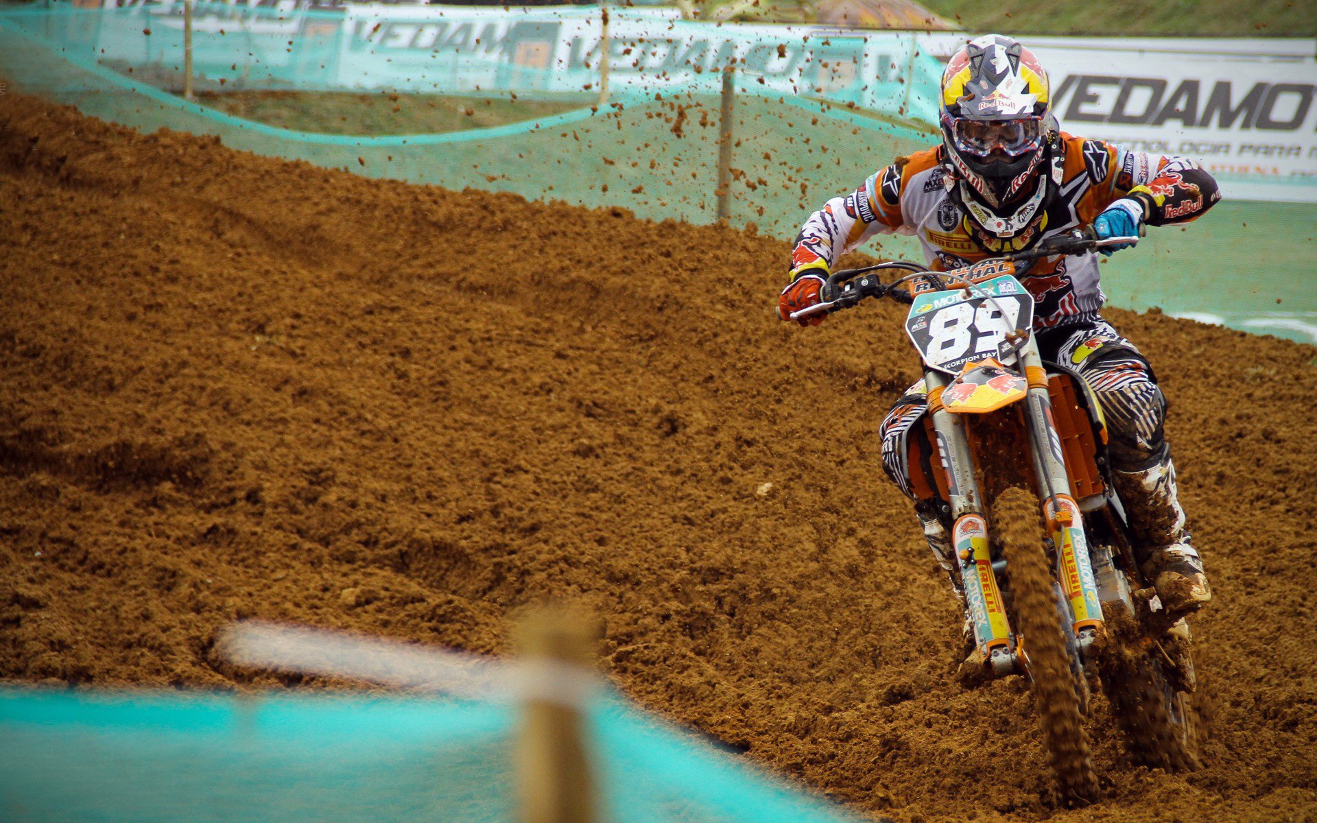 皇家马德里主场力克巴塞罗那，西甲争冠悬念再起